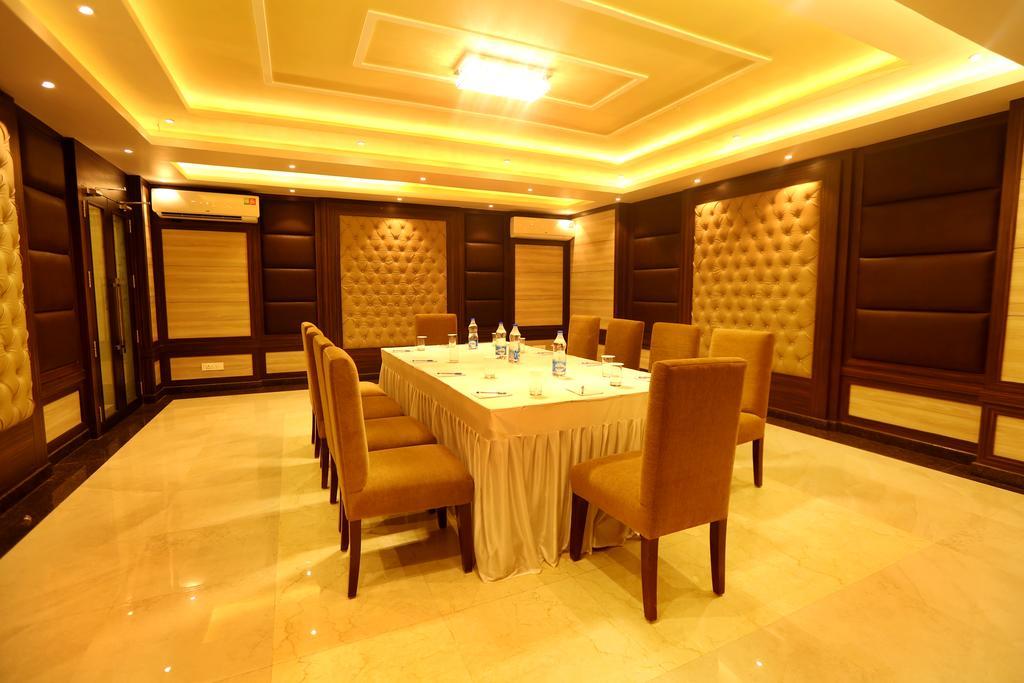 Hotel Awesome Palace Guwahati Zewnętrze zdjęcie