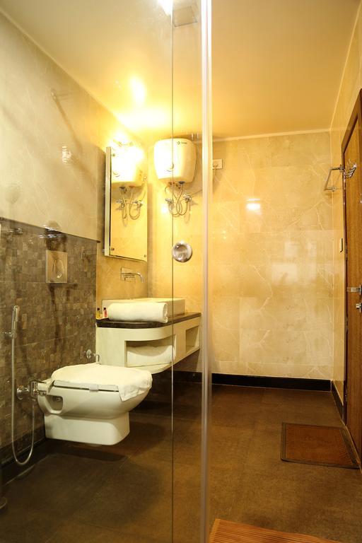 Hotel Awesome Palace Guwahati Zewnętrze zdjęcie
