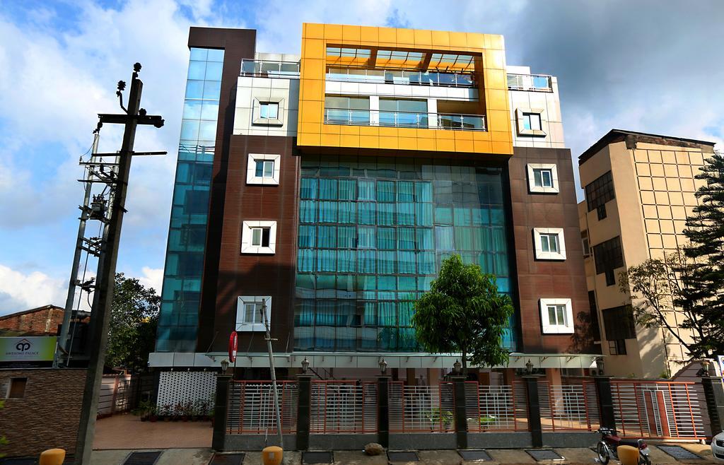 Hotel Awesome Palace Guwahati Zewnętrze zdjęcie
