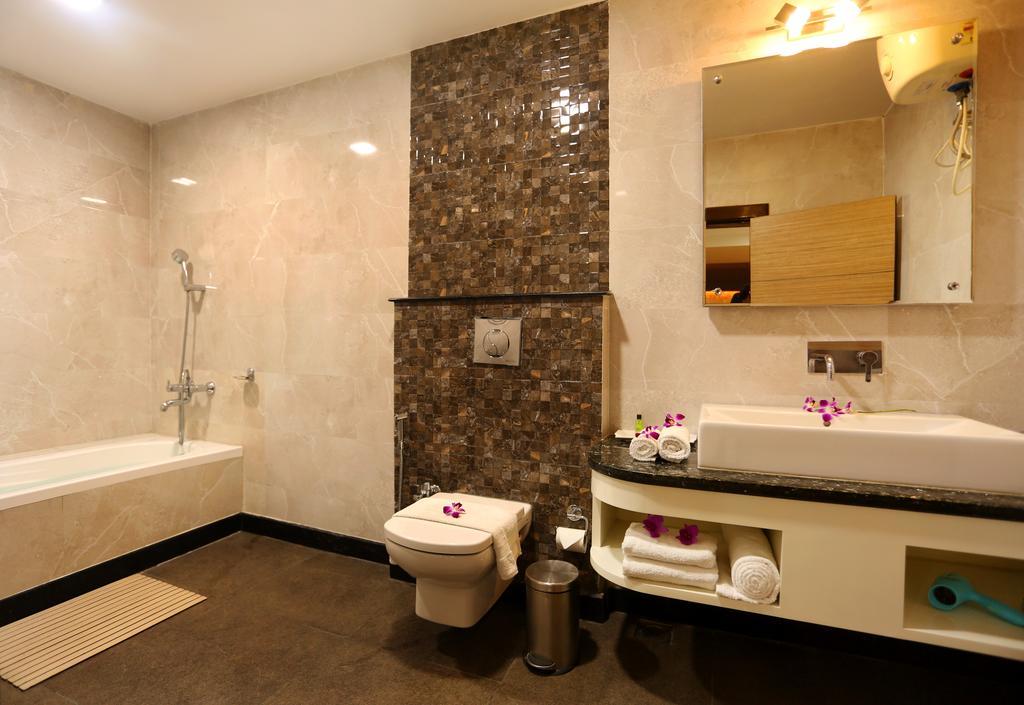 Hotel Awesome Palace Guwahati Zewnętrze zdjęcie