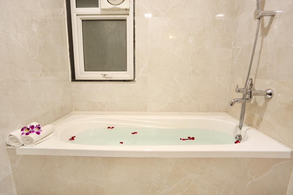 Hotel Awesome Palace Guwahati Zewnętrze zdjęcie