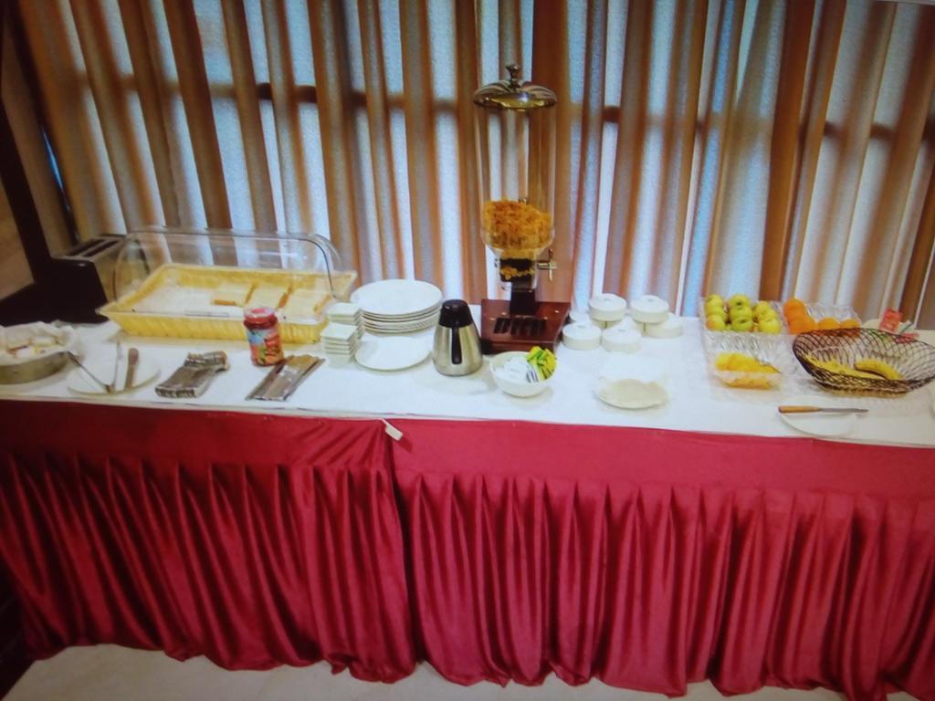 Hotel Awesome Palace Guwahati Zewnętrze zdjęcie