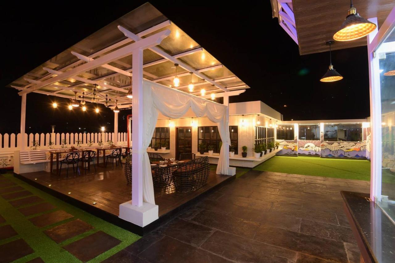 Hotel Awesome Palace Guwahati Zewnętrze zdjęcie