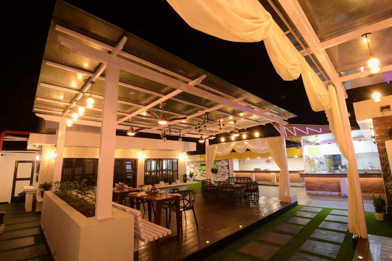 Hotel Awesome Palace Guwahati Zewnętrze zdjęcie